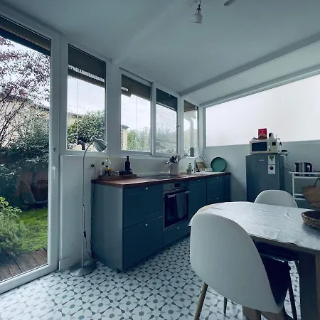 Apartmán Secluded With Garden In *