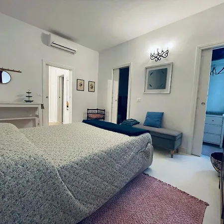 דירה Secluded With Garden In פררה
