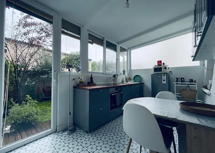 Apartament Secluded With Garden In *