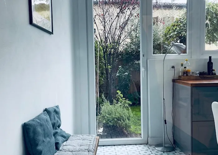 Apartament Secluded With Garden In *